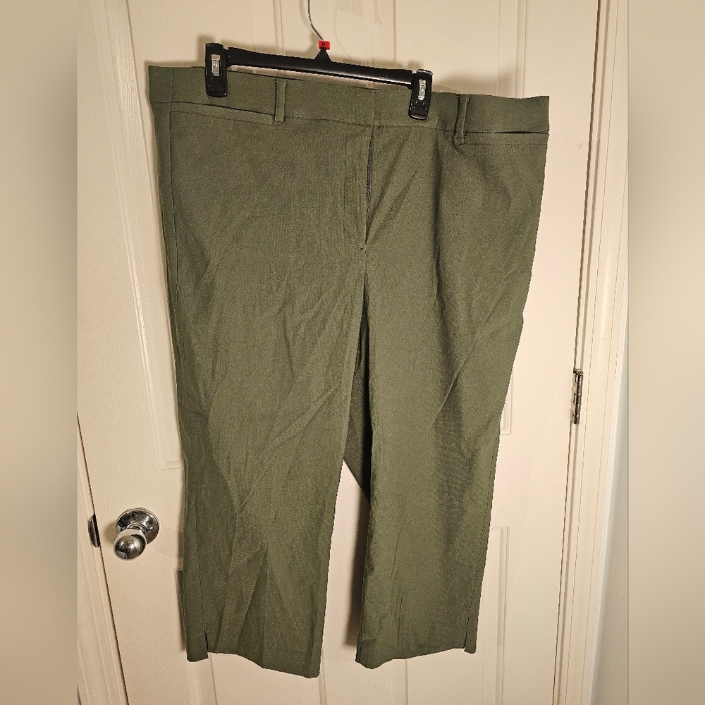 Lane Bryant NWT 4-Season Slim Capris Mid Rise Size 22